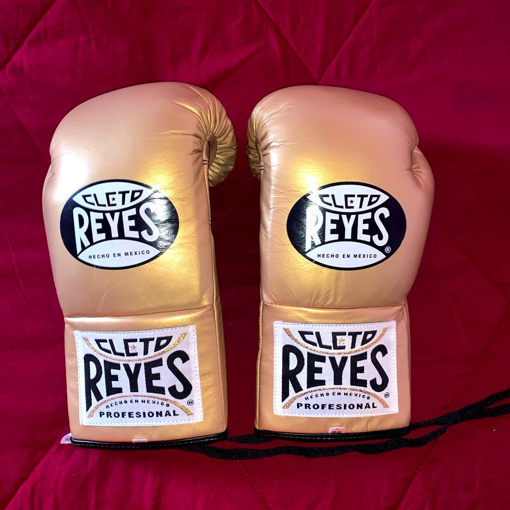 Solid Gold Cleto Reyes Boxing Gloves 10oz (new haven’t been used)